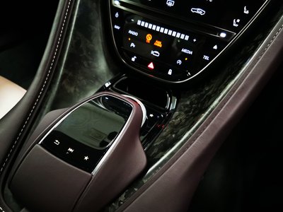 2022 Aston Martin DBS SUPERLEGGERA — миниатюра 30