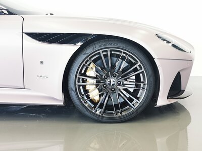 2022 Aston Martin DBS SUPERLEGGERA 照片 9