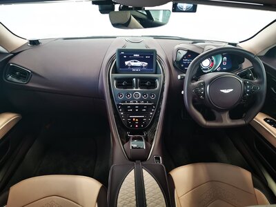 2022 Aston Martin DBS SUPERLEGGERA 照片 13