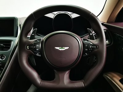 2022 Aston Martin DBS SUPERLEGGERA 照片 15