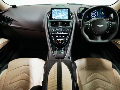 2022 Aston Martin DBS SUPERLEGGERA 照片 8