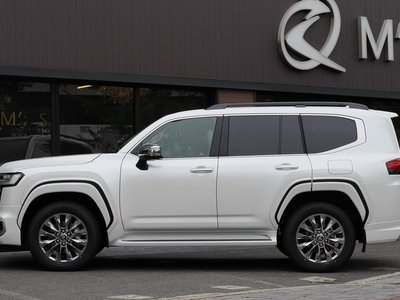 صورة 5 لـ 2026 Toyota LAND CRUISER 300