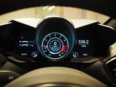 صورة 20 لـ 2019 Aston Martin VANTAGE