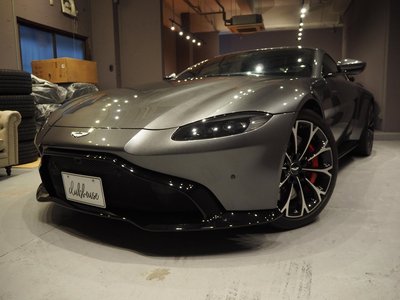 2019 Aston Martin VANTAGE photo 1