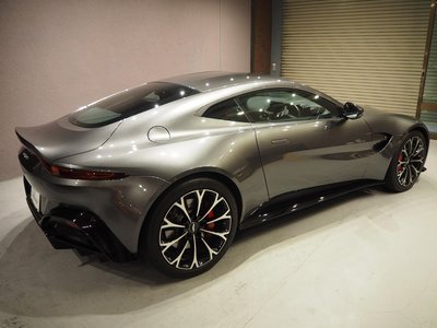 2019 Aston Martin VANTAGE photo 9