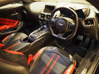 2019 Aston Martin VANTAGE photo 3