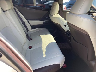 2019 Lexus ES thumbnail 37