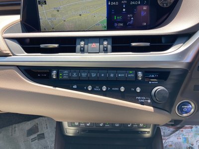 2019 Lexus ES thumbnail 40