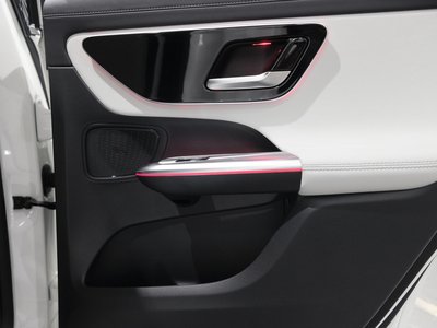 2026 Mercedes-BENZ GLC thumbnail 36