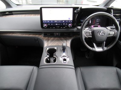 2024 Lexus LM — фото 3