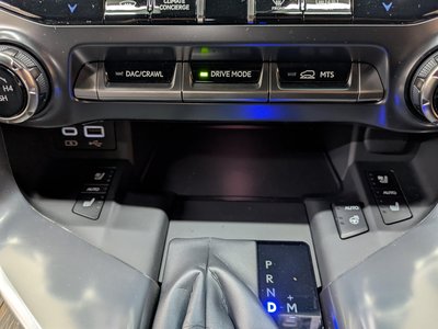 2024 Lexus LX — миниатюра 24