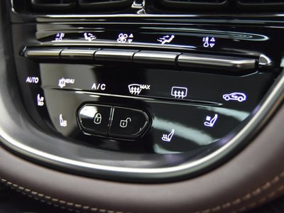 2024 Aston Martin DBX 缩略图 23
