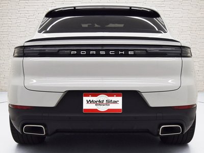 2024 Porsche CAYENNE photo 4