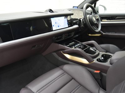 2024 Porsche CAYENNE photo 10
