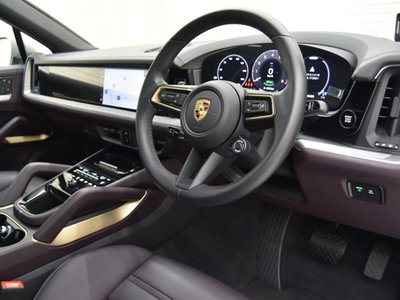 2024 Porsche CAYENNE thumbnail 25