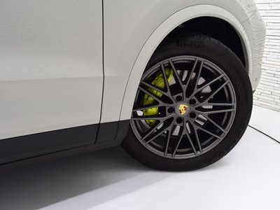 2024 Porsche CAYENNE thumbnail 20