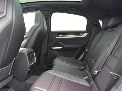 2024 Porsche CAYENNE thumbnail 26