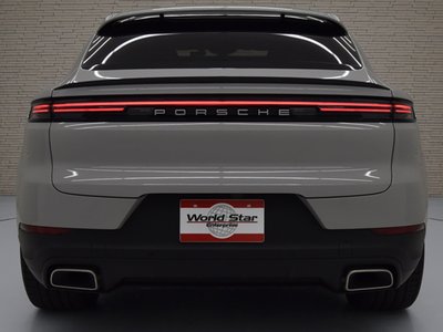2024 Porsche CAYENNE photo 8