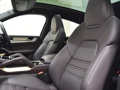 2024 Porsche CAYENNE photo 9