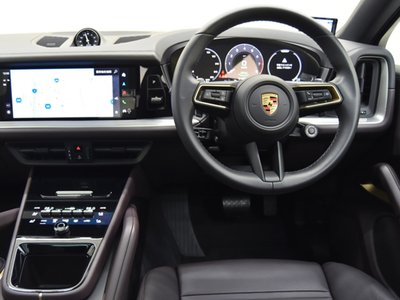 2024 Porsche CAYENNE photo 12
