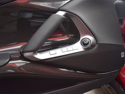 صورة 32 لـ 2018 Ferrari 812 SUPERFAST