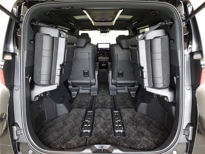 2025 Toyota ALPHARD — фото 25