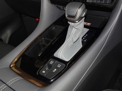 2025 Toyota ALPHARD — фото 14