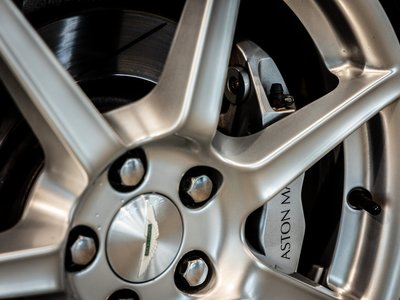 صورة 38 لـ 2008 Aston Martin V8