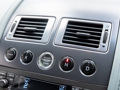 صورة 71 لـ 2008 Aston Martin V8