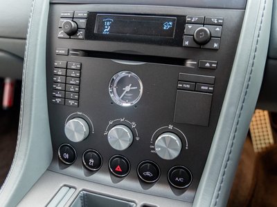 صورة 72 لـ 2008 Aston Martin V8