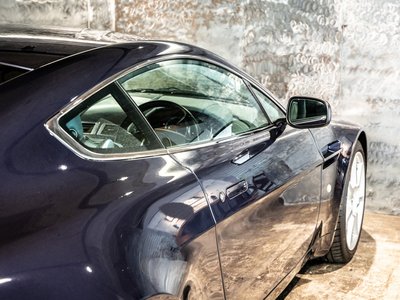 صورة 42 لـ 2008 Aston Martin V8