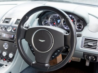 صورة 55 لـ 2008 Aston Martin V8