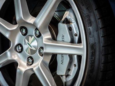 صورة 13 لـ 2008 Aston Martin V8