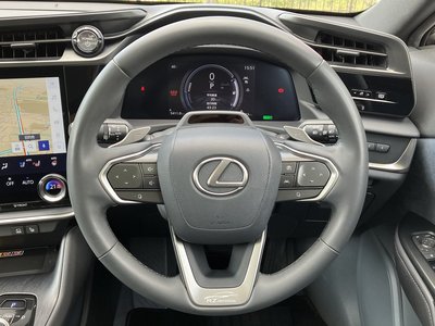صورة 35 لـ 2023 Lexus RZ
