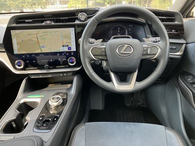 صورة 34 لـ 2023 Lexus RZ