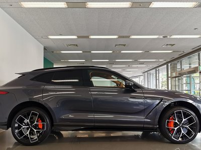 2025 Aston Martin DBX — фото 4