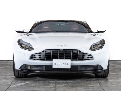2022 Aston Martin DB11 — фото 9
