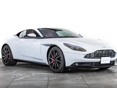 2022 Aston Martin DB11 — фото 7
