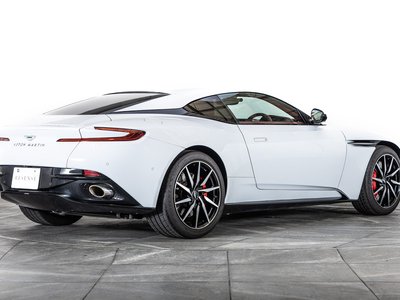 2022 Aston Martin DB11 — фото 24