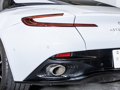 2022 Aston Martin DB11 — фото 30