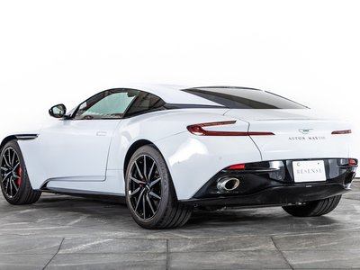 2022 Aston Martin DB11 — фото 26
