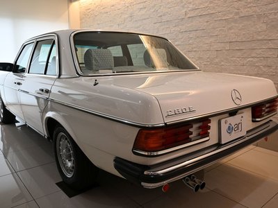 1982 Mercedes-BENZ MEDIUM-CLASS photo 2
