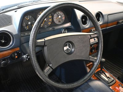 1982 Mercedes-BENZ MEDIUM-CLASS photo 4
