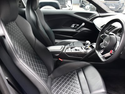 2022 AUDI R8 photo 7