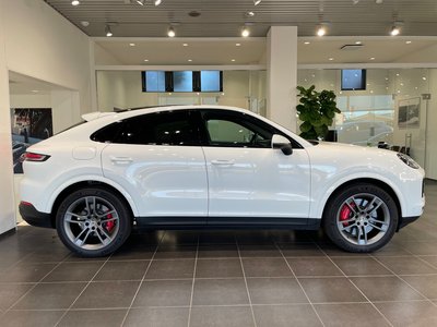 2023 Porsche CAYENNE photo 8