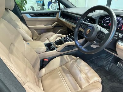 2023 Porsche CAYENNE photo 16