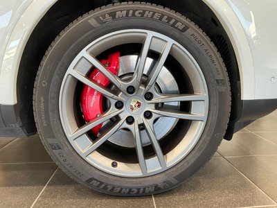 2023 Porsche CAYENNE thumbnail 40