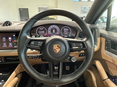2023 Porsche CAYENNE photo 15