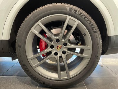 2023 Porsche CAYENNE thumbnail 43