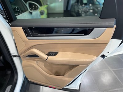 2023 Porsche CAYENNE thumbnail 35
